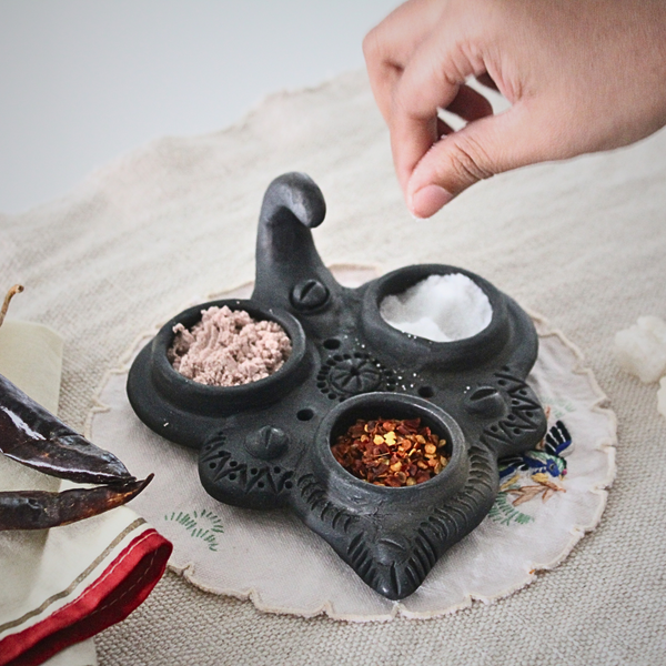 Black Pottery Spice Holder