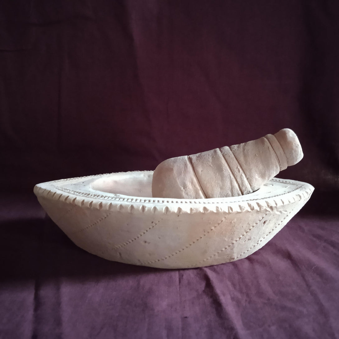 Terracotta Mortar & Pestle Leaf